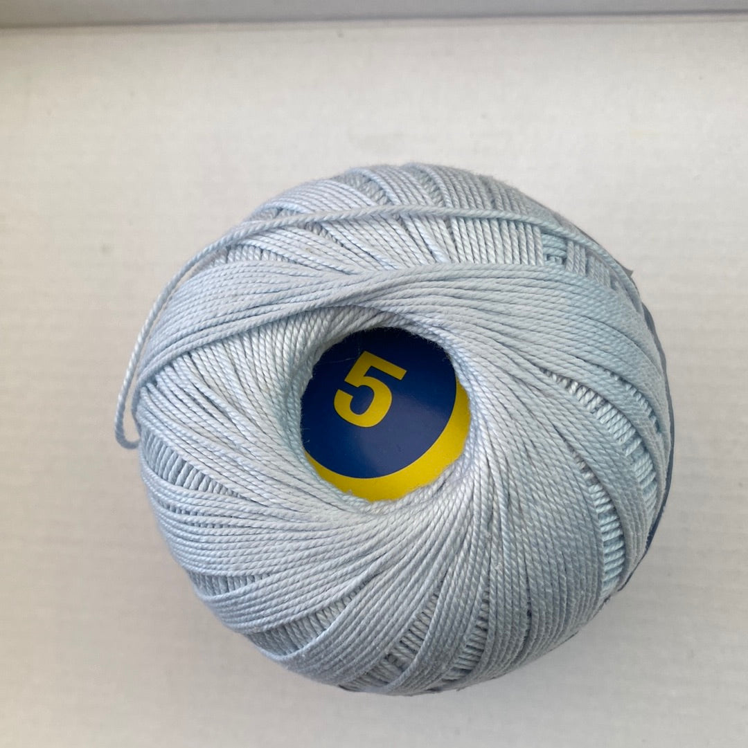 COTONE PER UNCINETTO NUMERO N° 5-100 GRAMMI FILO DI SCOZIA( SONO 282 MT.) TINTA UNITA E SFUMATO PER ALTRE QUANTITÀ CONTATTATEMI